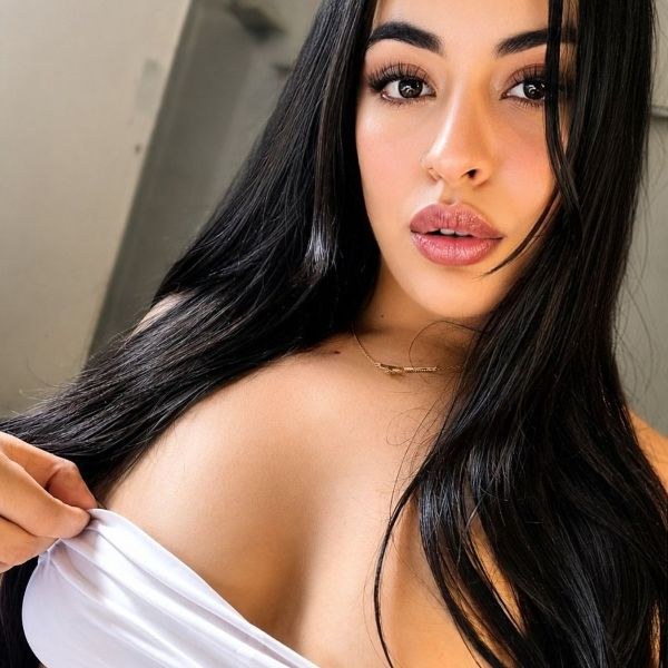@candela_hot