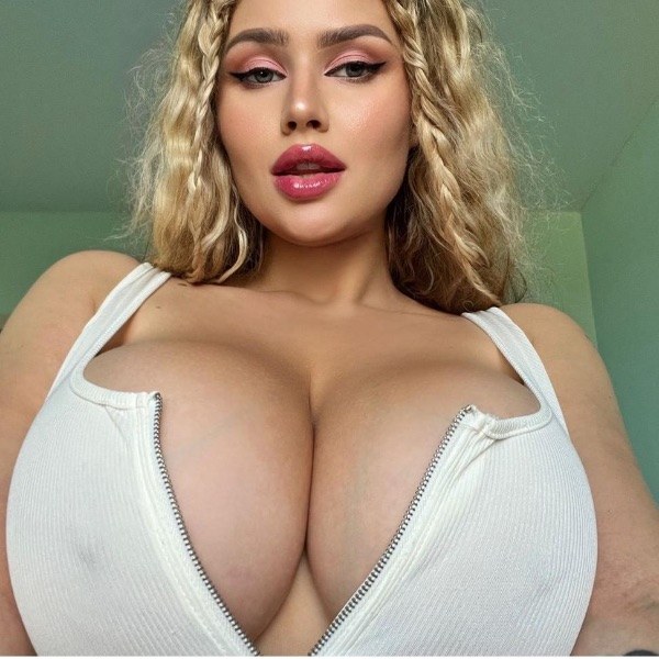 @curvy_merelin