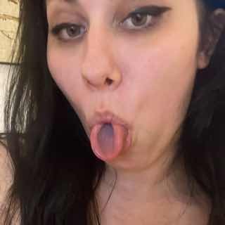 @desireeann
