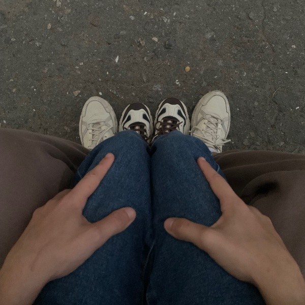 @feetsniffing