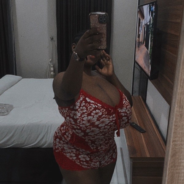@realbustygurl